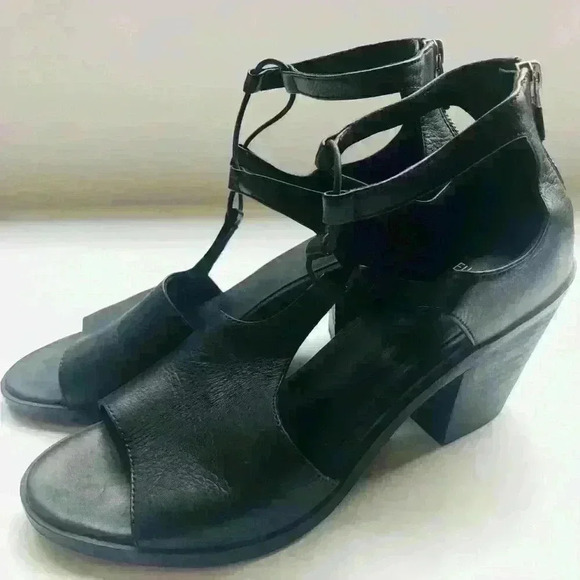 Eileen Fisher Doe Strappy Block Heeled Sandals - Picture 2 of 9
